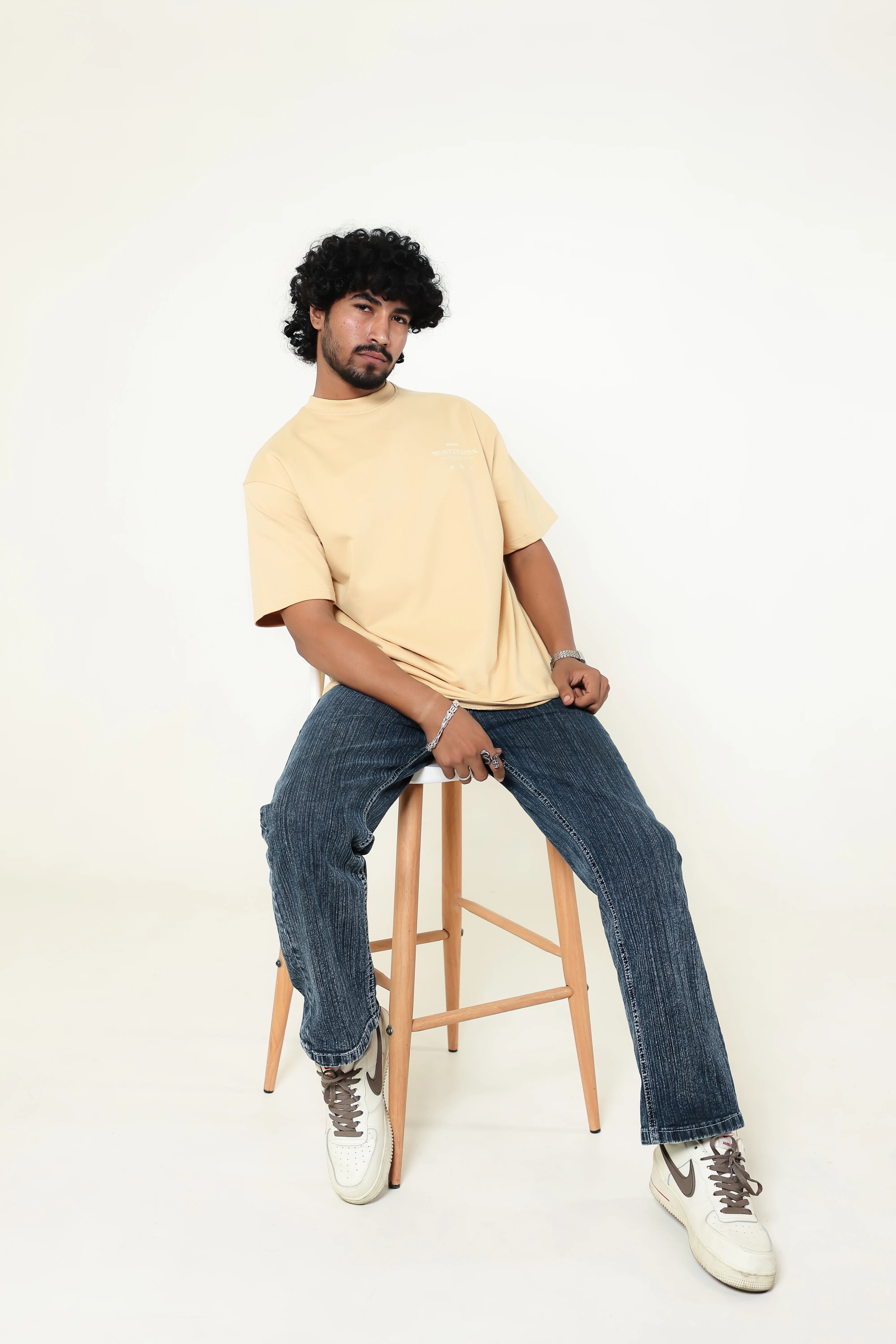 BEIGE STATEMENT ESSENTIAL TEE