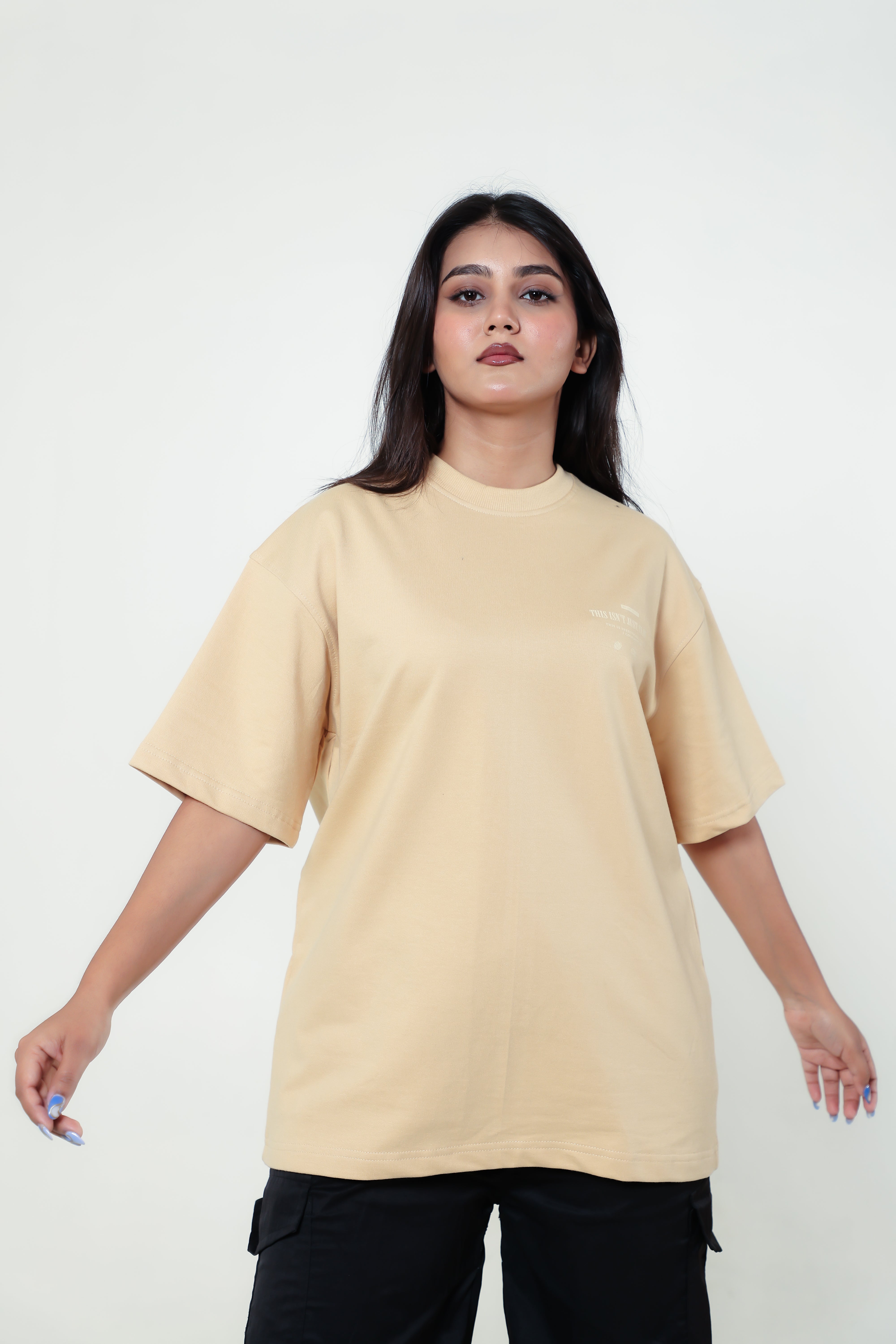BEIGE STATEMENT ESSENTIAL TEE